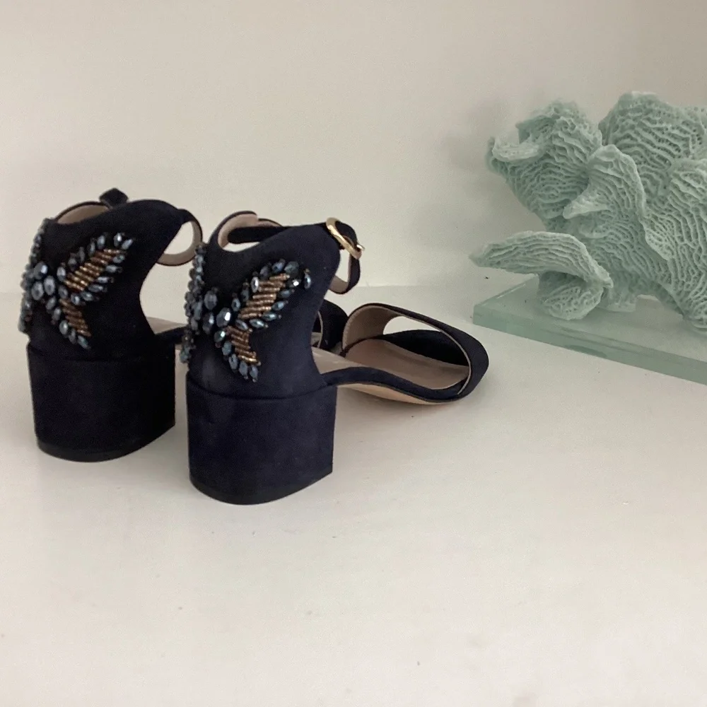 AGL CRYSTAL EMBELLISHMENTS T-STRAP SUEDE NAVY SANDALS SHOES BEAUTIFUL 39 8.5